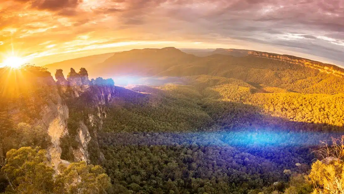 view from the top of the three sisters in the blue mountains